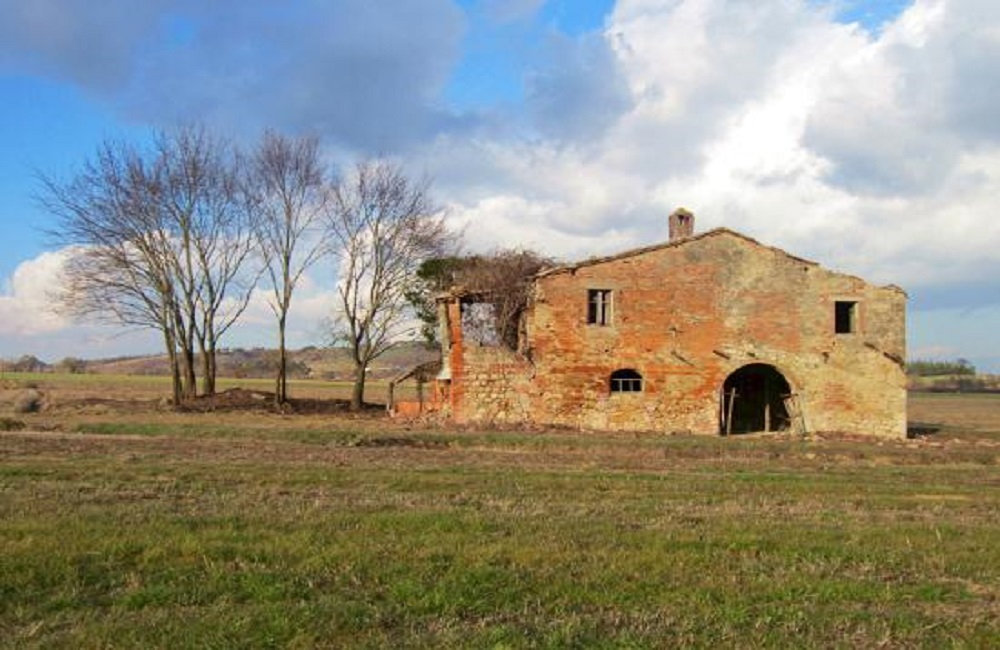 Dopo la vendita, giù il rudere: per il Fisco, l’area è edificabile